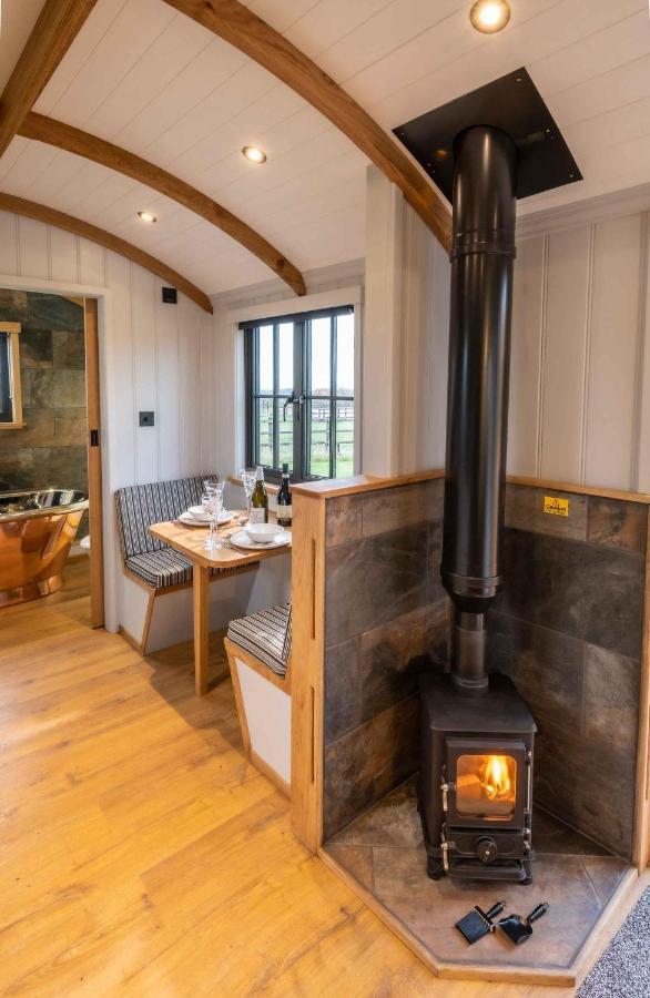 Monkwood Shepherds Hut - Ockeridge Rural Retreats Worcester Exterior foto