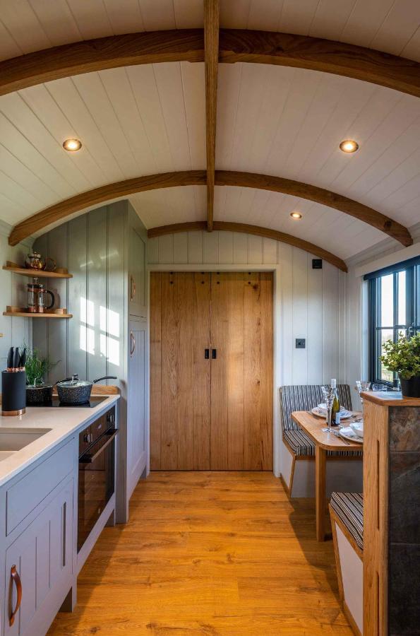 Monkwood Shepherds Hut - Ockeridge Rural Retreats Worcester Exterior foto